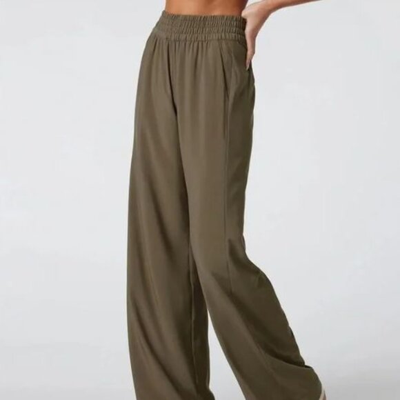 Vuori Villa Wide Leg Pants M Dark Oregano (Green) Short 25-26" Inseam - Picture 2 of 8
